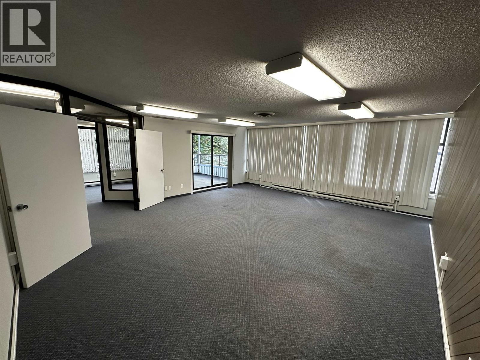 399 Mountain Highway, North Vancouver, British Columbia  V7J 2K9 - Photo 4 - C8078388