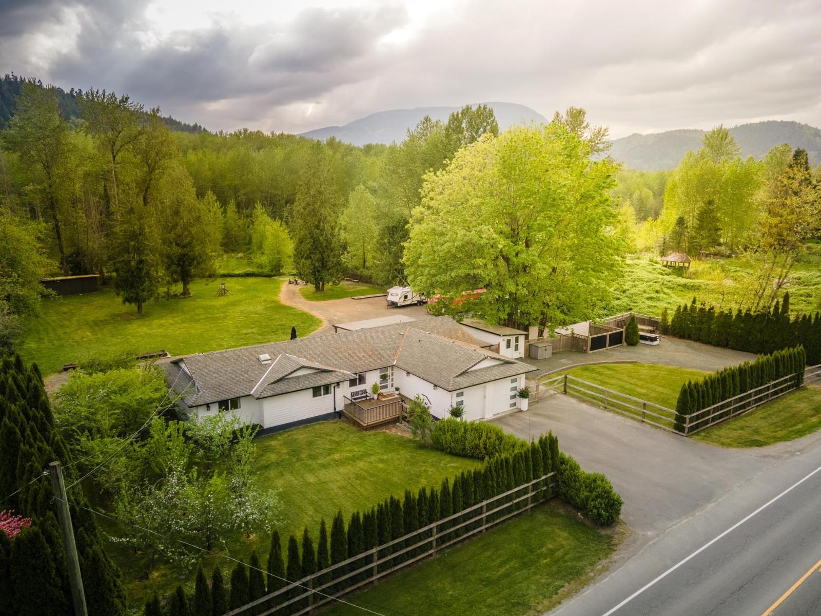 46750 Chilliwack Lake Road, Chilliwack River Valley, Sardis - Chwk River Valley, British Columbia  V2R 4N2 - Photo 1 - R3117439