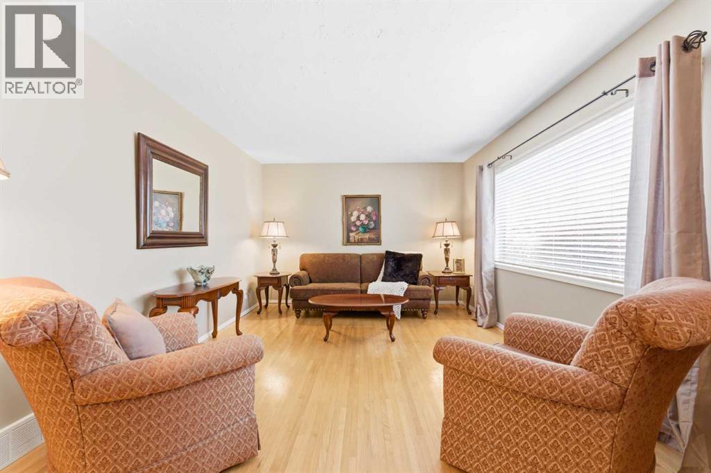 803 Seattle Drive Sw, Calgary, Alberta  T2W 0M9 - Photo 6 - A2305853