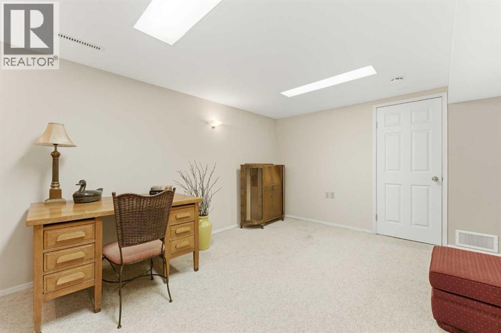 803 Seattle Drive Sw, Calgary, Alberta  T2W 0M9 - Photo 26 - A2305853