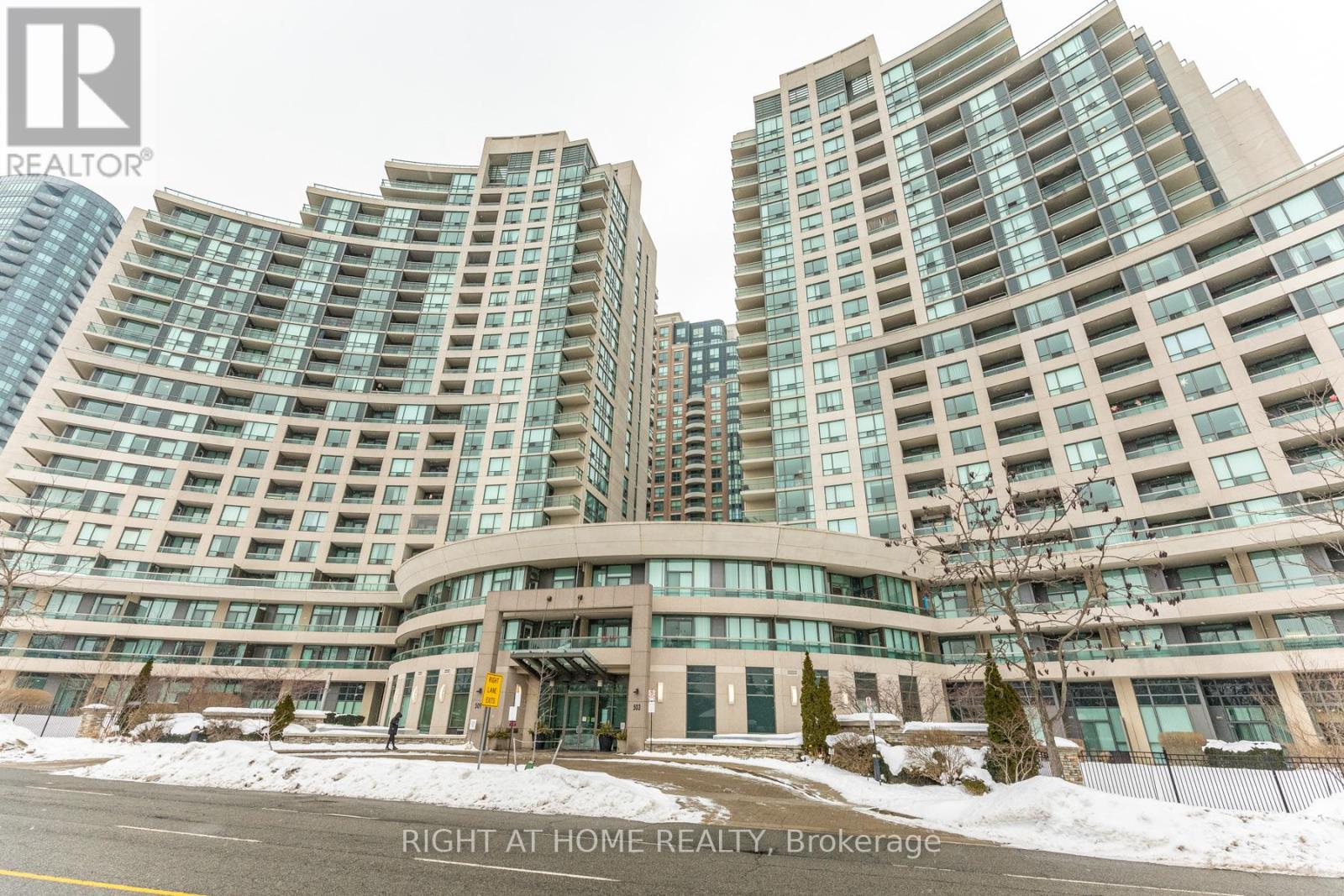 2002 - 509 BEECROFT ROAD, Toronto, Ontario
