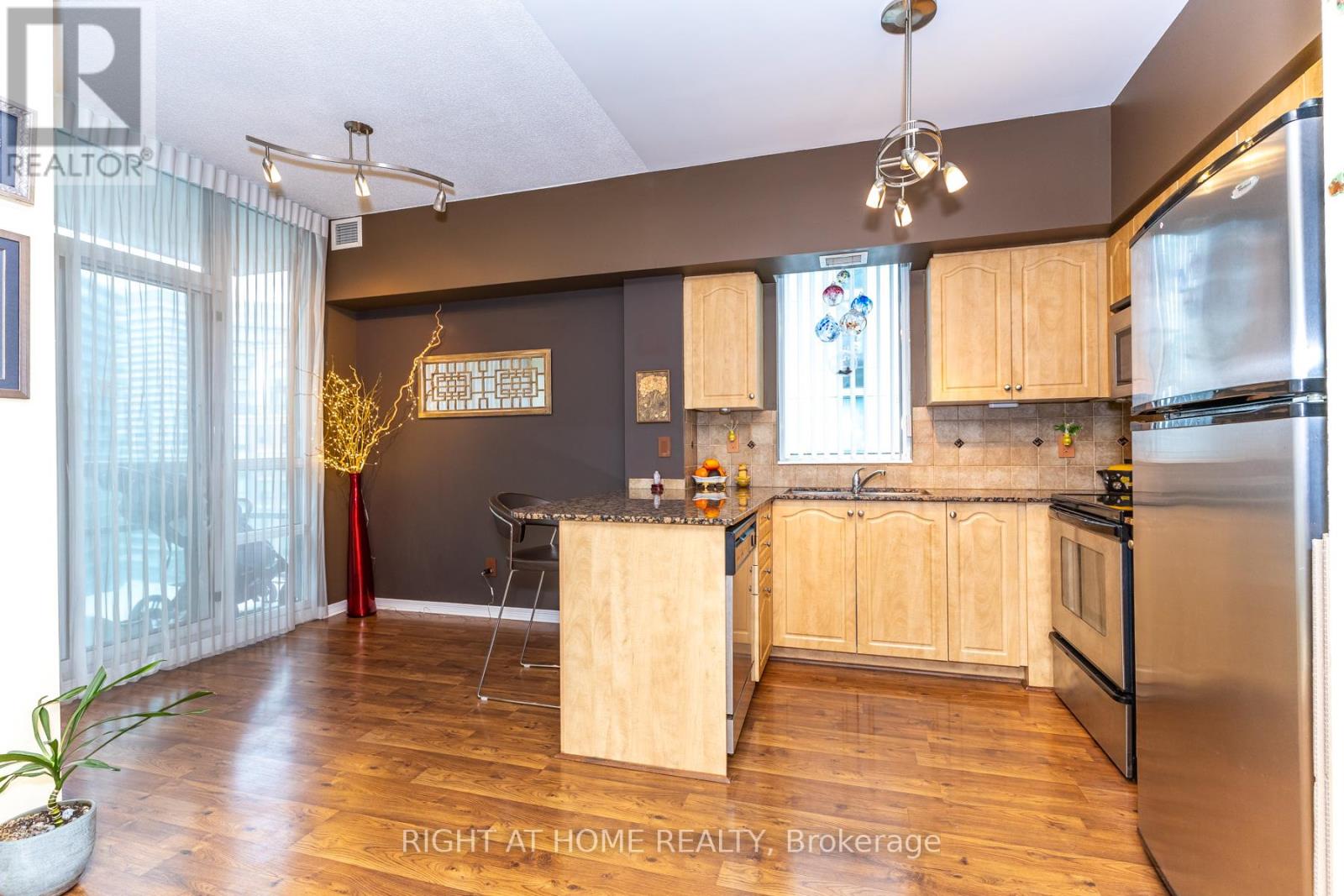 2002 - 509 Beecroft Road, Toronto, Ontario  M2N 0A3 - Photo 12 - C12556106