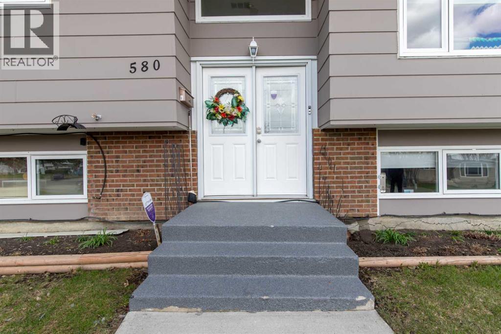 580 Mcdougall Street, Pincher Creek, Alberta  T0K 1W0 - Photo 5 - A2306436