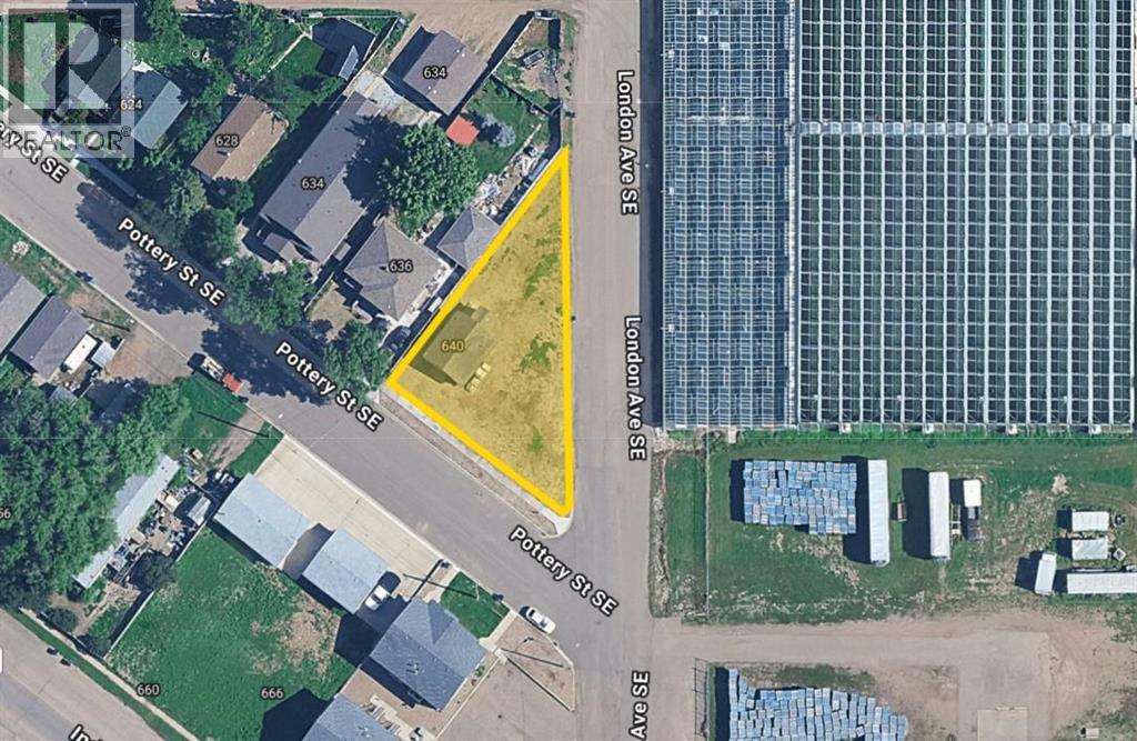 640 Pottery Street SE, Medicine Hat, Alberta  T1A 7G2 - Photo 1 - A2262837