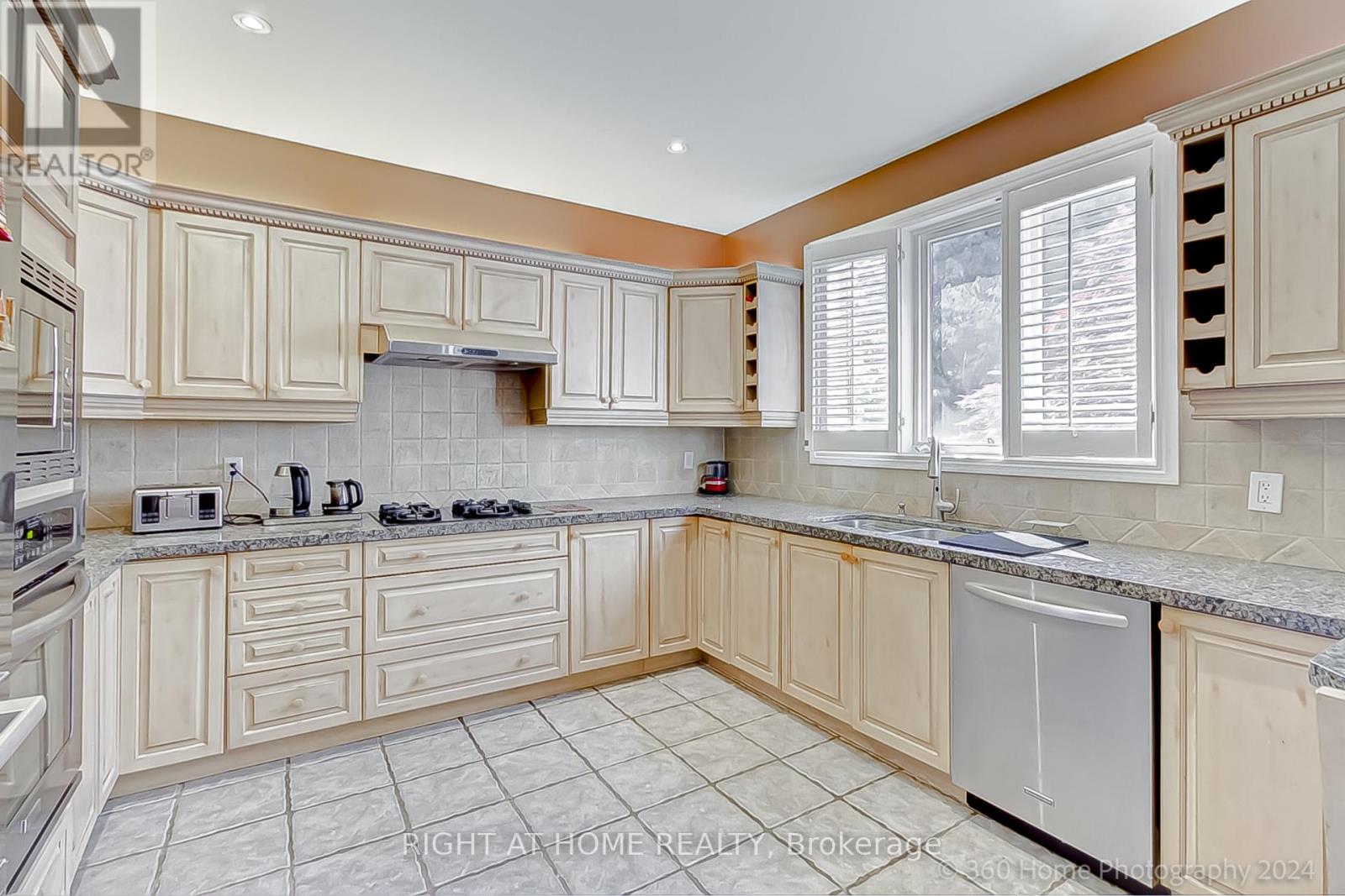 103 Oak Avenue, Richmond Hill, Ontario  L4C 6R6 - Photo 15 - N12664426
