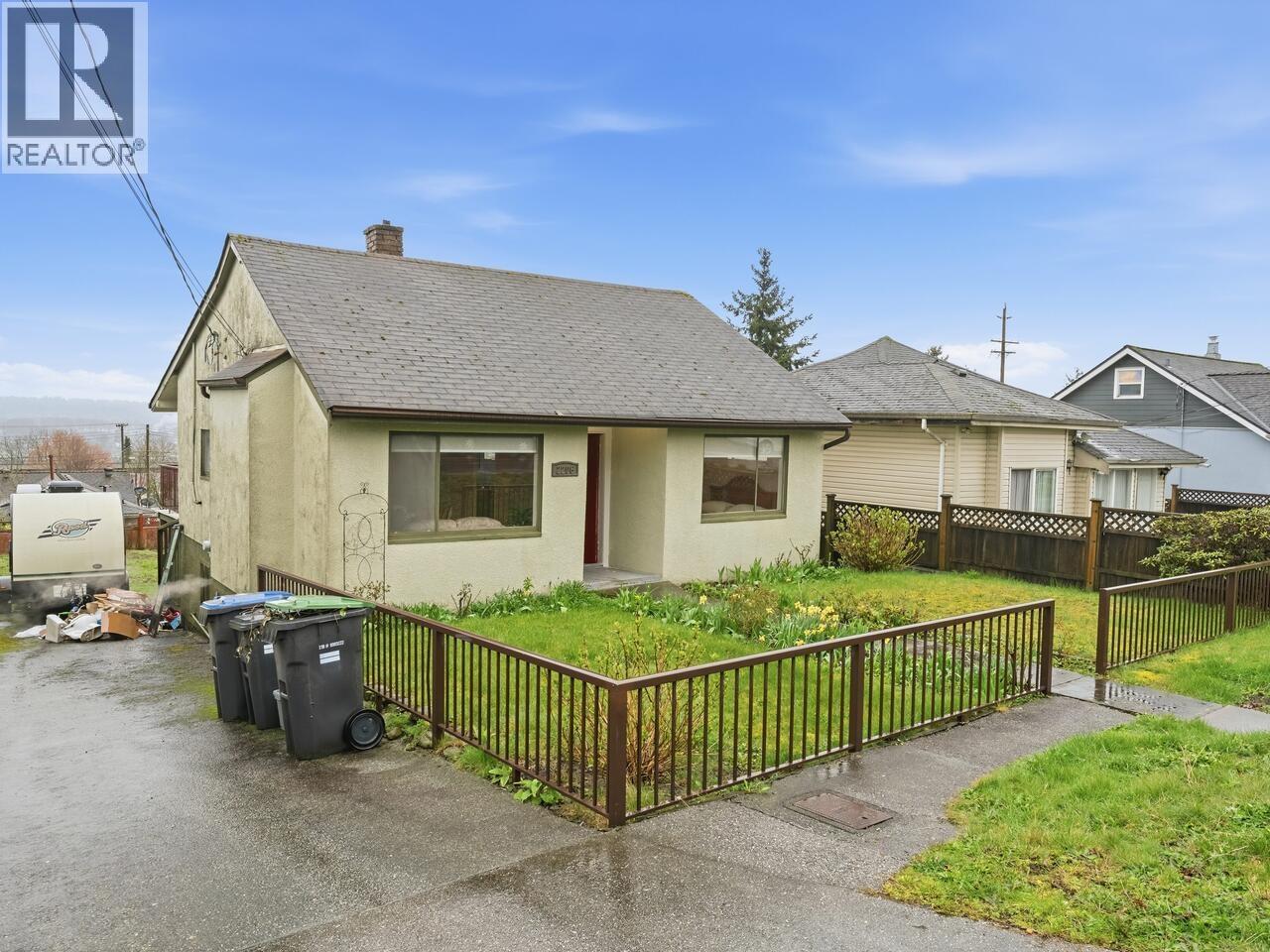 2206 Eighth Avenue, New Westminster, British Columbia  V3M 2V1 - Photo 2 - R3106904