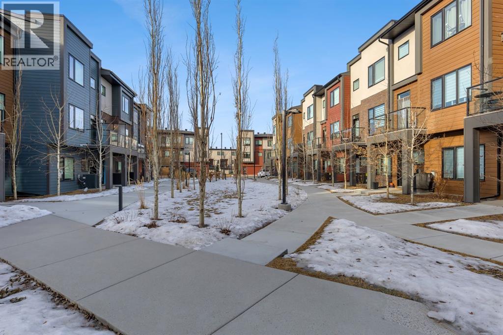 213 Greenbriar Common, Calgary, Alberta  T3B 6J3 - Photo 9 - A2306306
