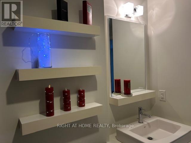 607 - 9205 Yonge Street, Richmond Hill, Ontario  L4C 6Z2 - Photo 9 - N12862722