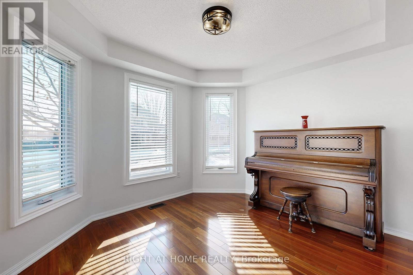 78 John W Taylor Avenue, New Tecumseth, Ontario  L9R 0C9 - Photo 8 - N12986320