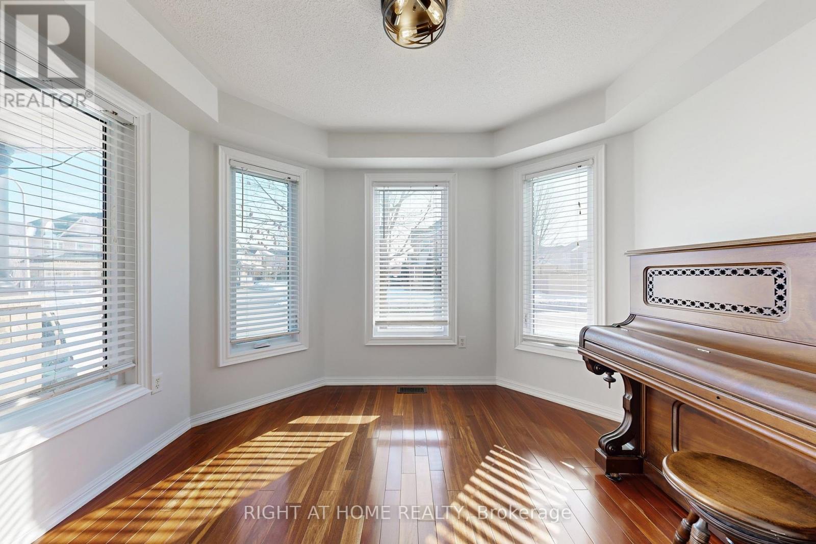 78 John W Taylor Avenue, New Tecumseth, Ontario  L9R 0C9 - Photo 7 - N12986320