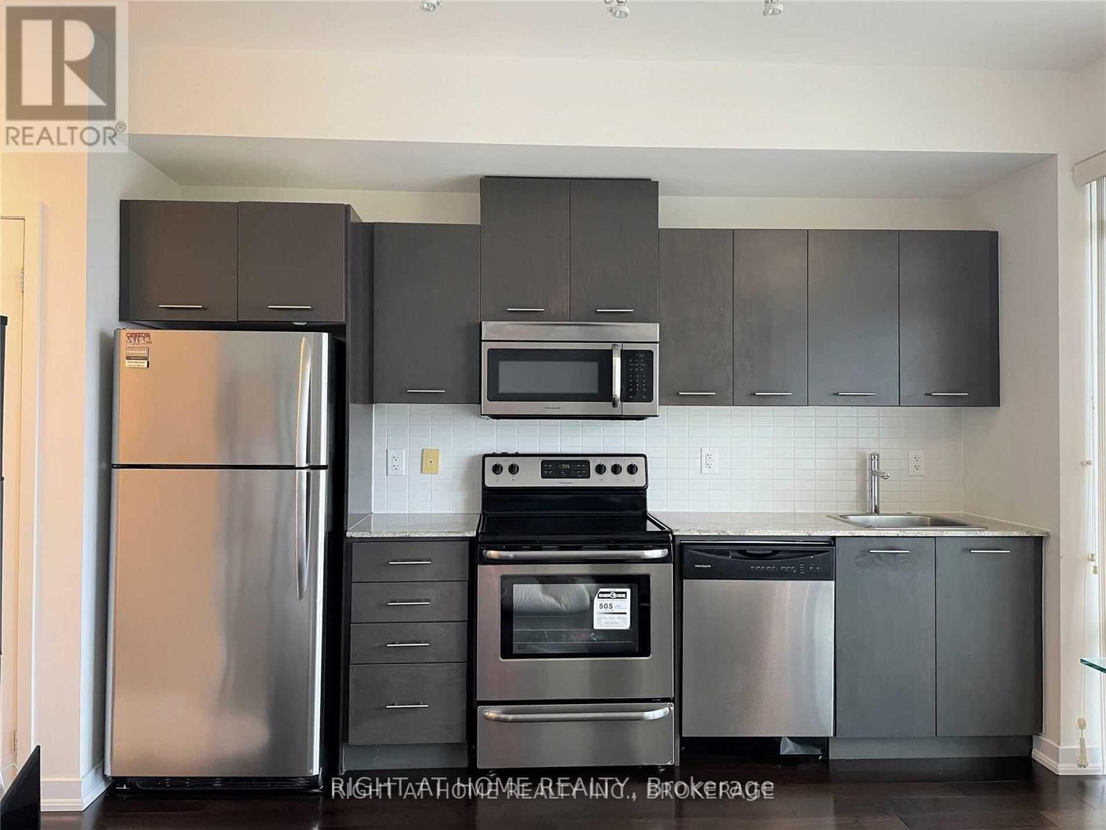 801 - 360 Square One Drive, Mississauga, Ontario  L5B 0G7 - Photo 5 - W12894952