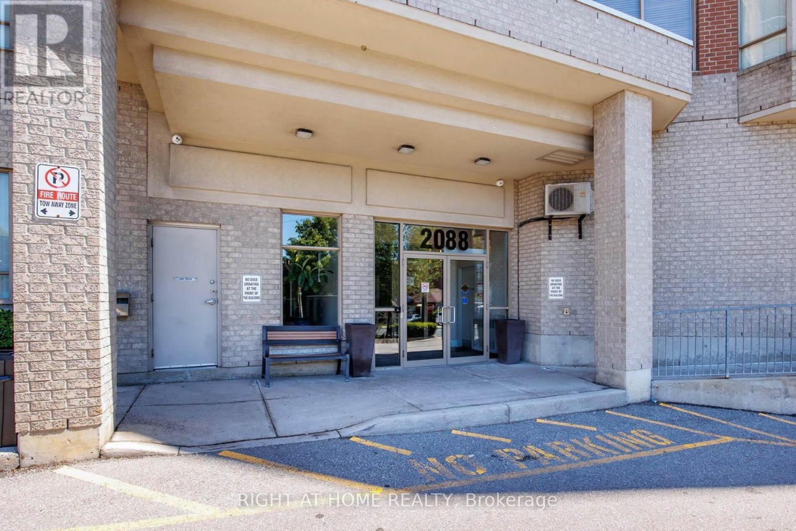 202 - 2088 Lawrence Avenue W, Toronto, Ontario  M9N 3Z9 - Photo 3 - W12831934