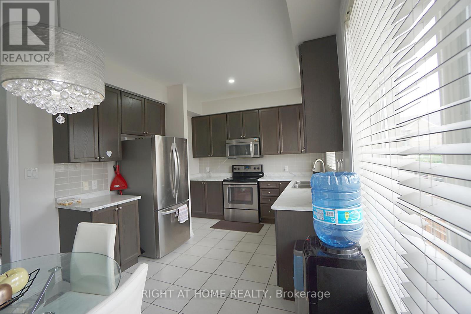 15 Magdalene Crescent, Brampton, Ontario  L6Z 0G9 - Photo 14 - W12950706