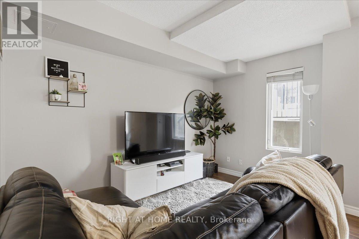 1009 - 3043 Finch Avenue W, Toronto, Ontario  M9M 0A4 - Photo 7 - W12995288