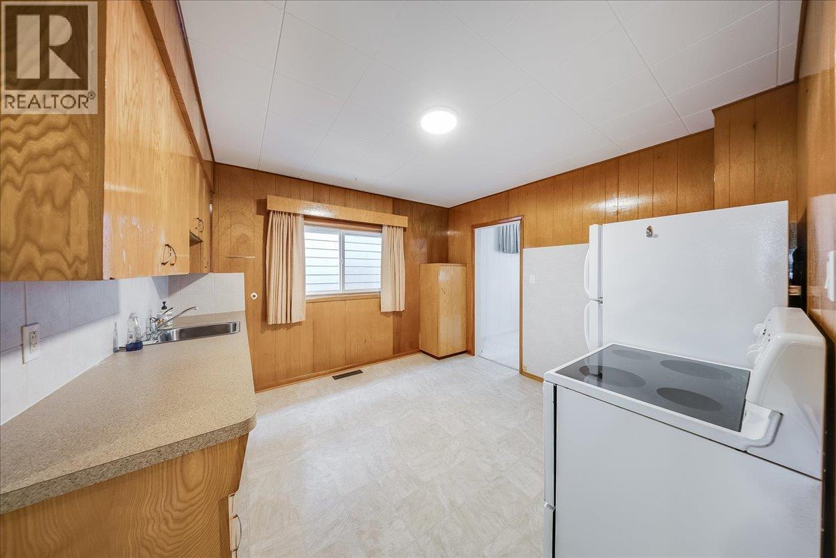 1734 Third Avenue, Trail, British Columbia  V1R 1P9 - Photo 14 - 10385479