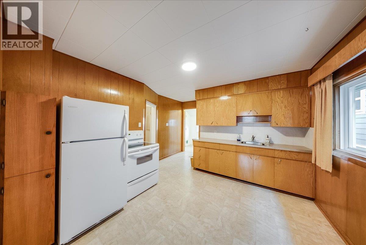 1734 Third Avenue, Trail, British Columbia  V1R 1P9 - Photo 17 - 10385479