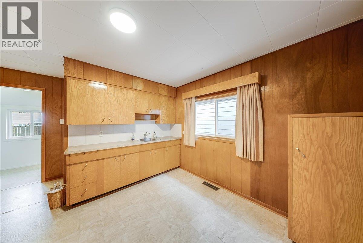 1734 Third Avenue, Trail, British Columbia  V1R 1P9 - Photo 18 - 10385479