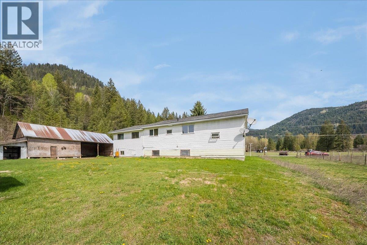 275 Faulkner Road, Fruitvale, British Columbia  V0G 1L0 - Photo 11 - 10385211