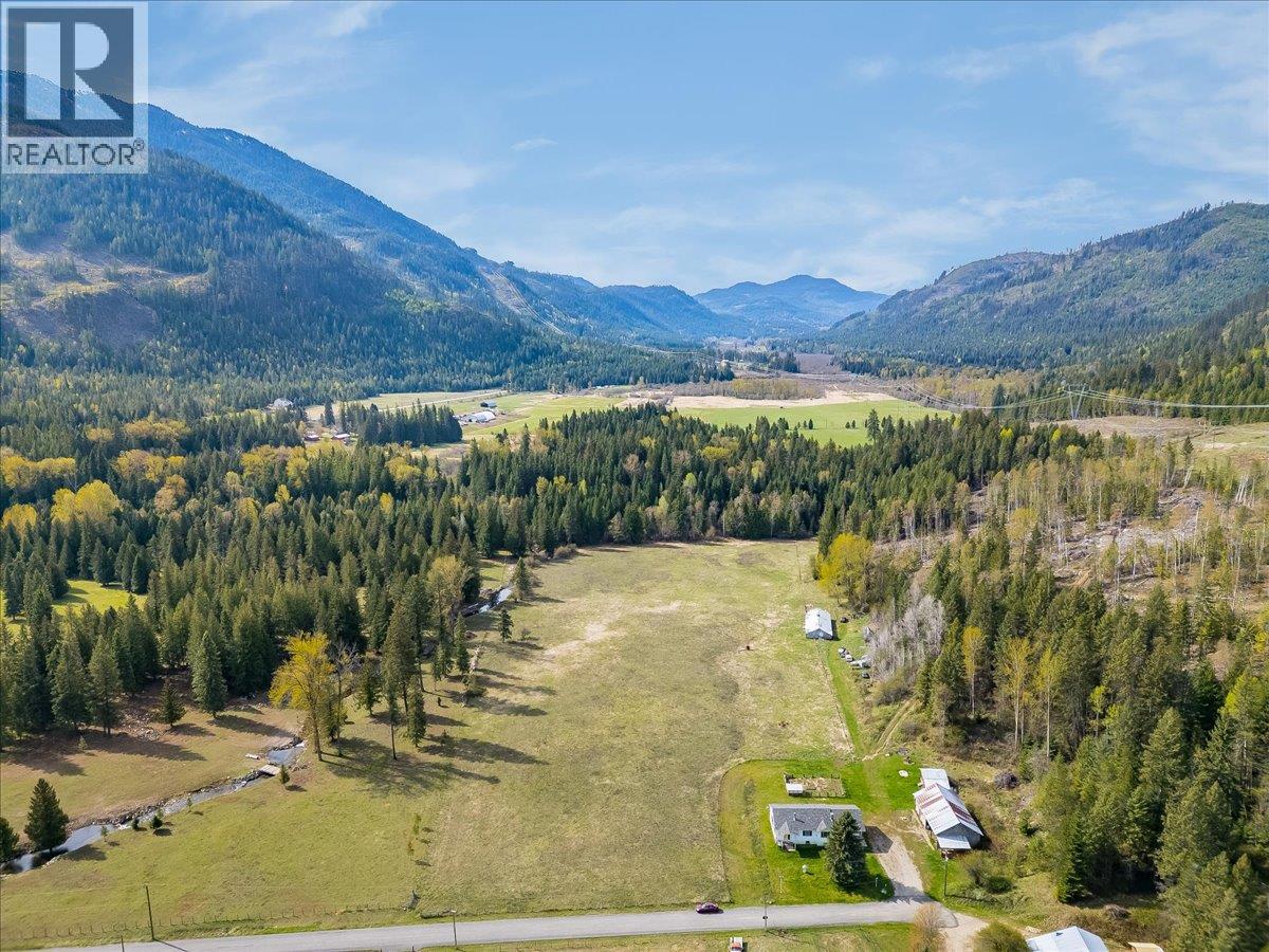 275 Faulkner Road, Fruitvale, British Columbia  V0G 1L0 - Photo 4 - 10385211