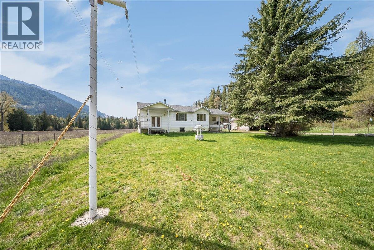 275 Faulkner Road, Fruitvale, British Columbia  V0G 1L0 - Photo 6 - 10385211