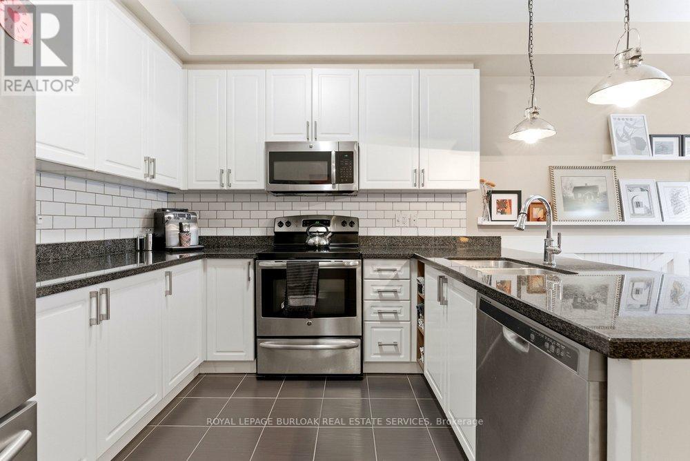 2362 Peppiatt Common, Burlington, Ontario  L7R 0C8 - Photo 21 - W13065566