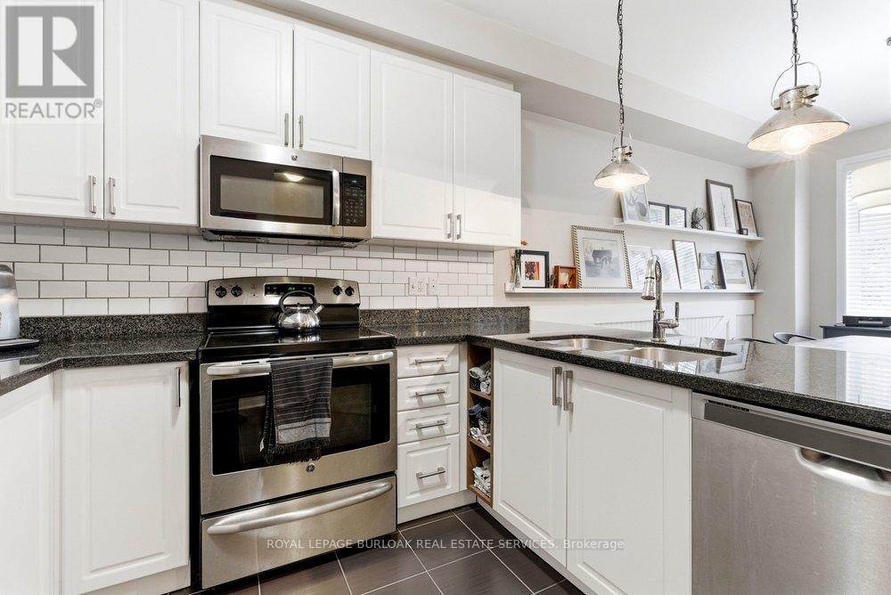 2362 Peppiatt Common, Burlington, Ontario  L7R 0C8 - Photo 22 - W13065566