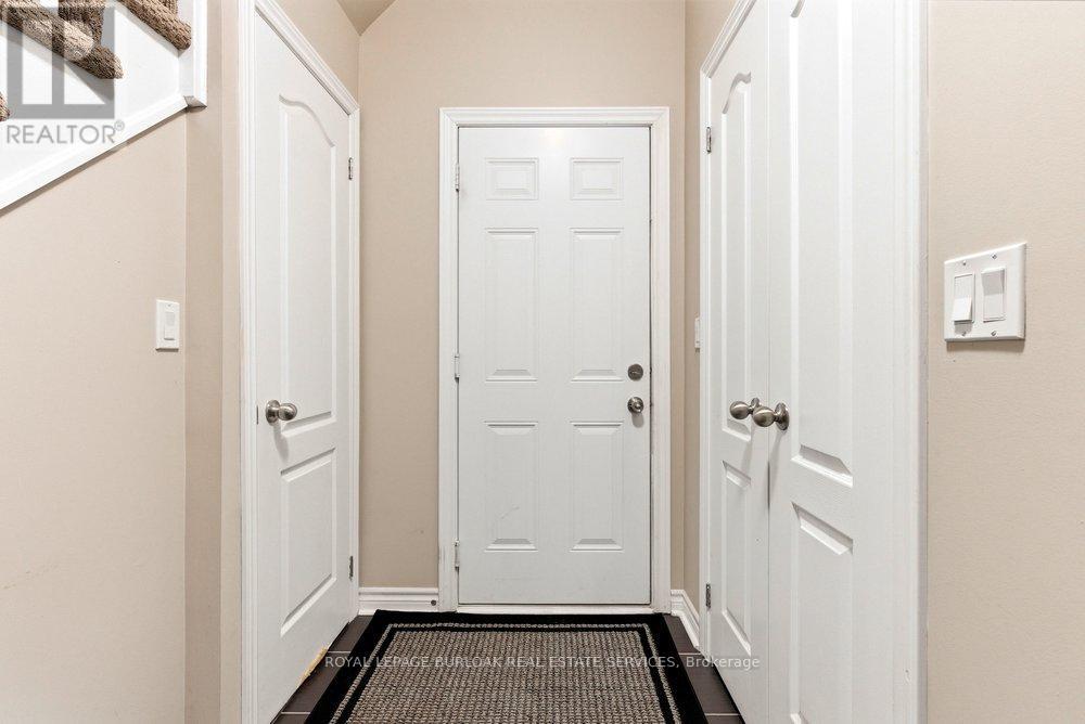 2362 Peppiatt Common, Burlington, Ontario  L7R 0C8 - Photo 6 - W13065566
