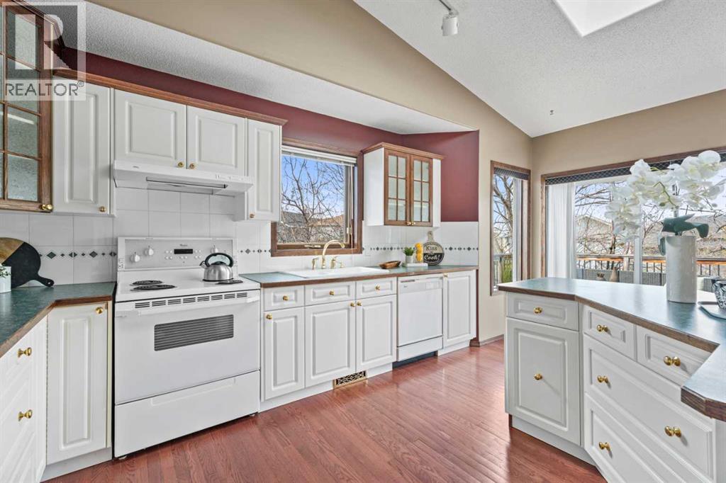 38 Shawbrooke Place Sw, Calgary, Alberta  T2Y 3B8 - Photo 11 - A2304138