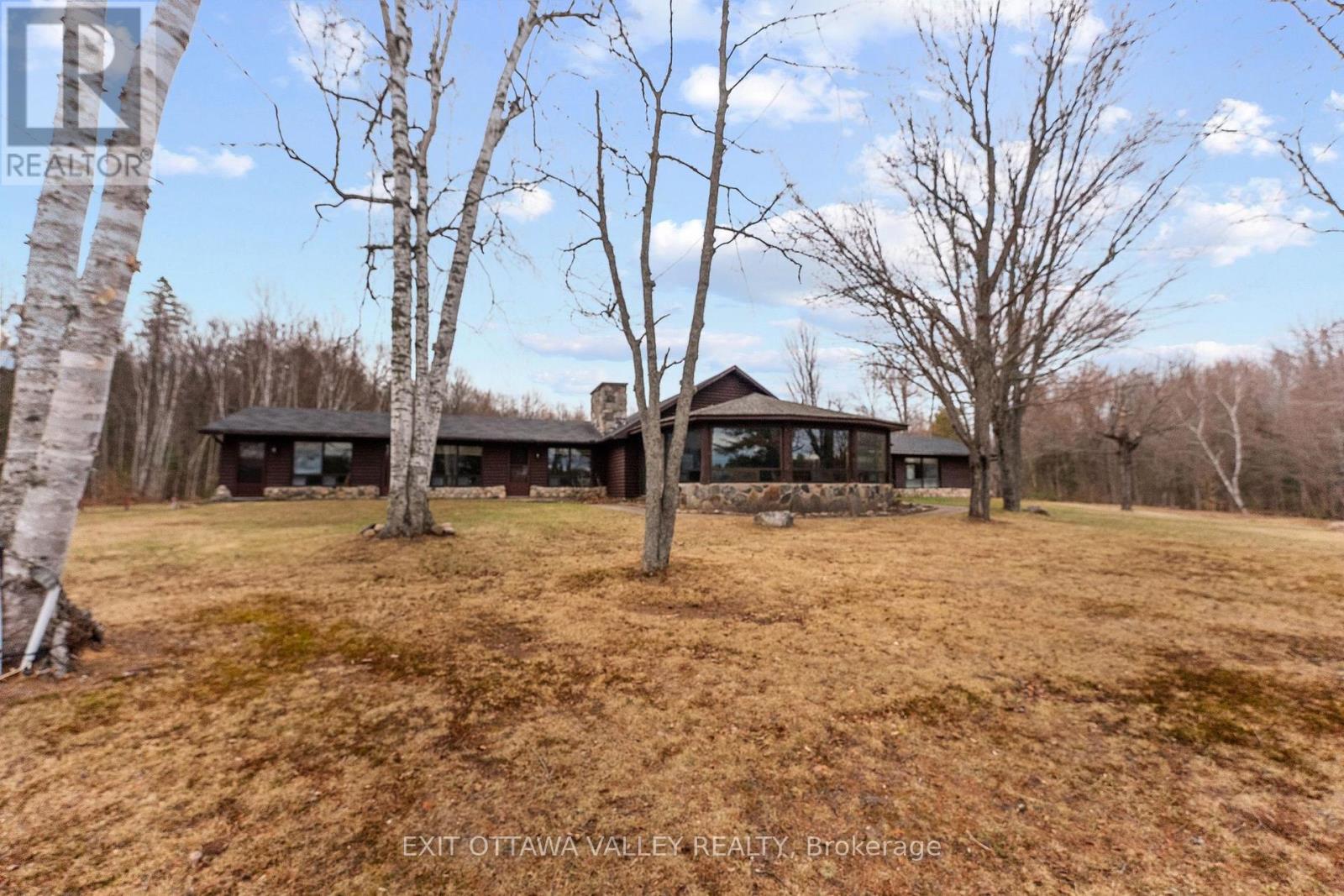104 K/o Lodge Trail, Laurentian Hills, Ontario  K0J 1P0 - Photo 1 - X13065728