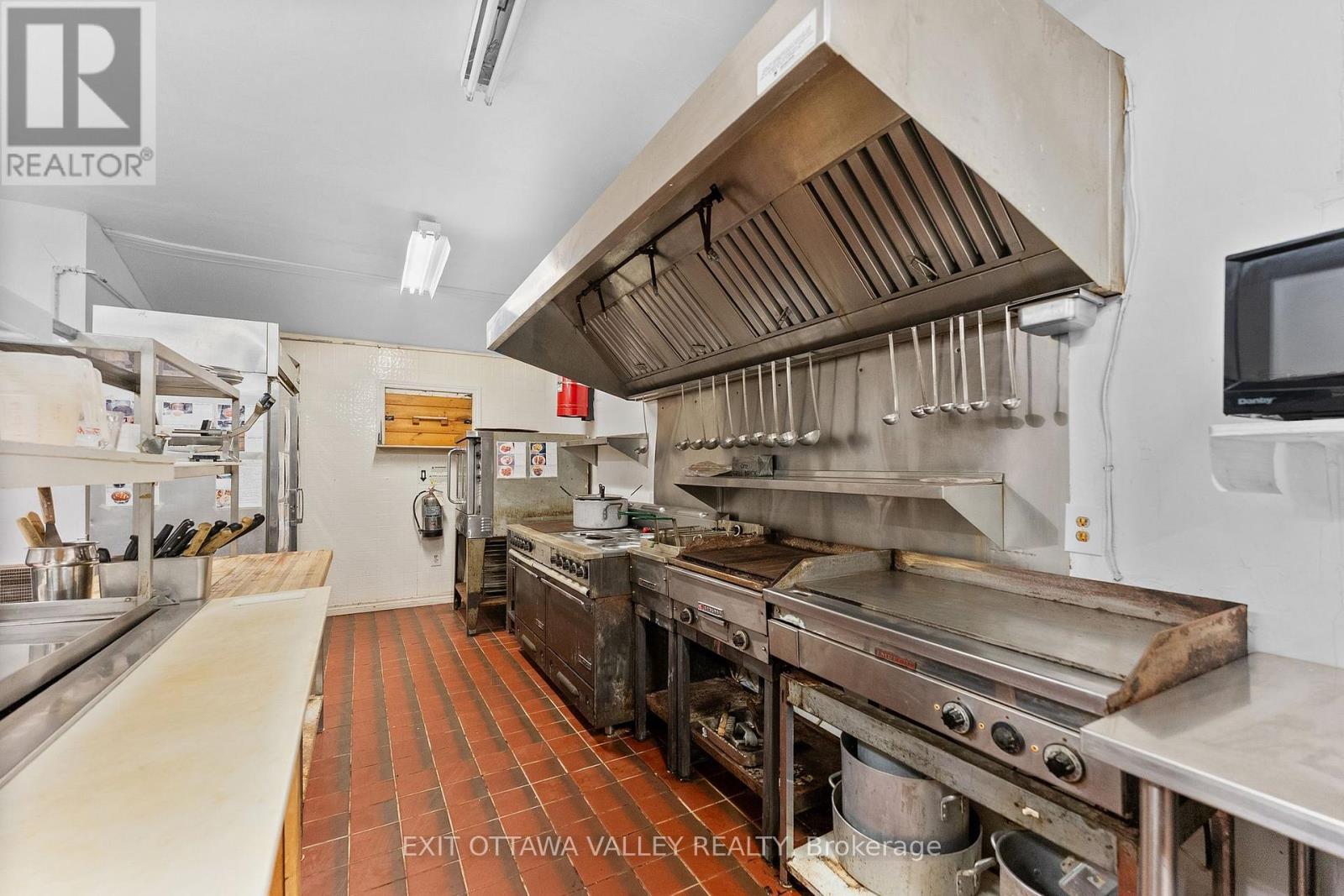 104 K/o Lodge Trail, Laurentian Hills, Ontario  K0J 1P0 - Photo 12 - X13065728