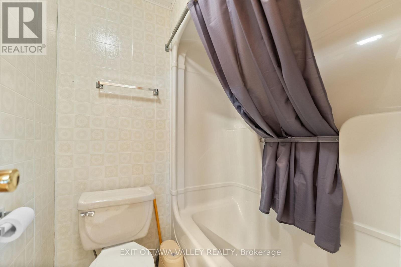 104 K/o Lodge Trail, Laurentian Hills, Ontario  K0J 1P0 - Photo 21 - X13065728