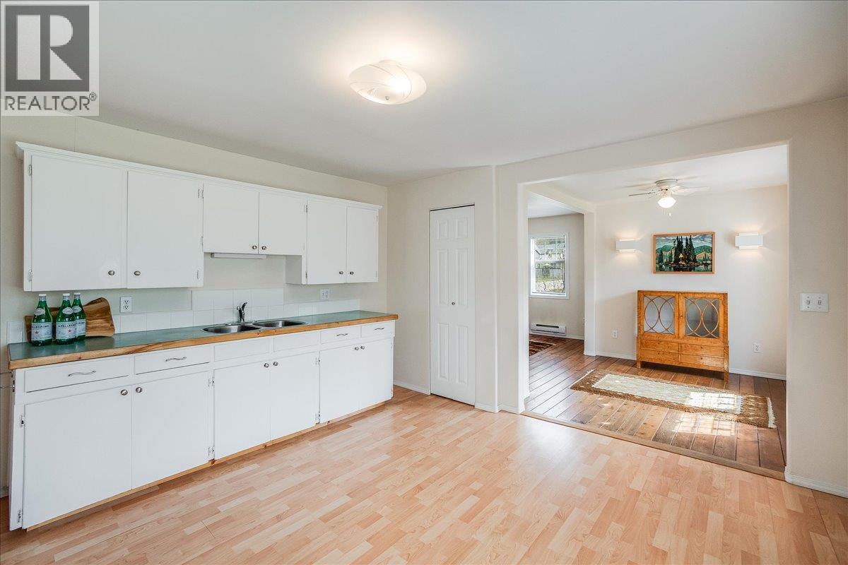 501 Arthur Street, Slocan, British Columbia  V0G 2C0 - Photo 7 - 10385478