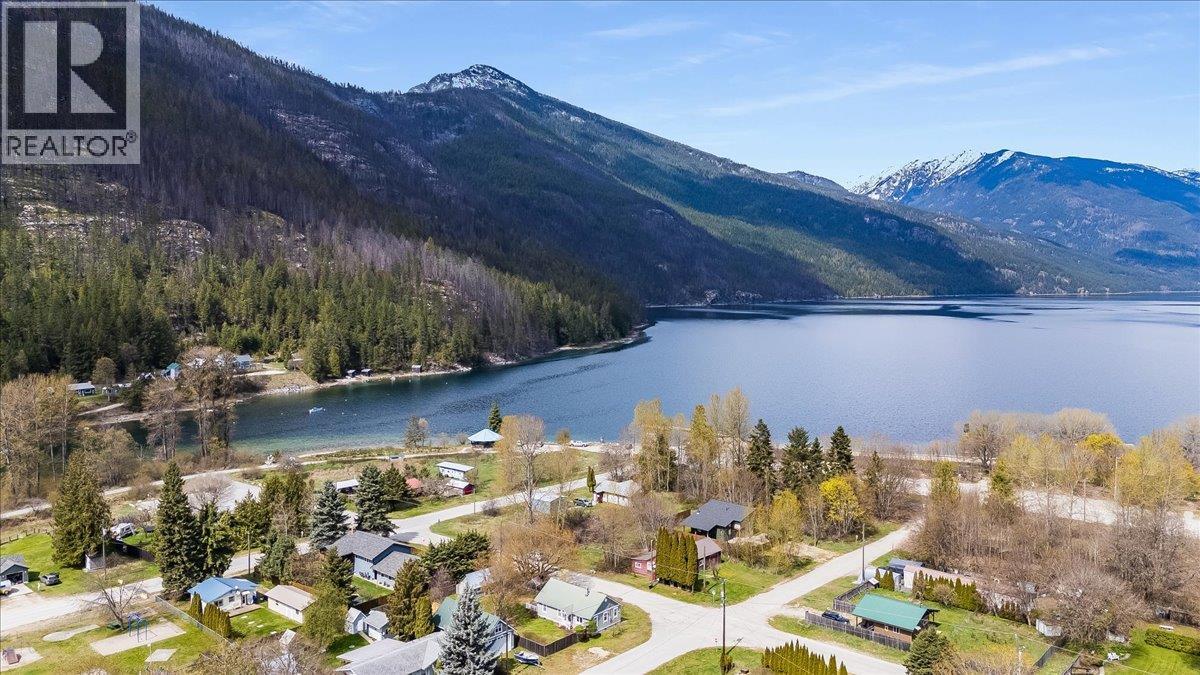 501 Arthur Street, Slocan, British Columbia  V0G 2C0 - Photo 2 - 10385478