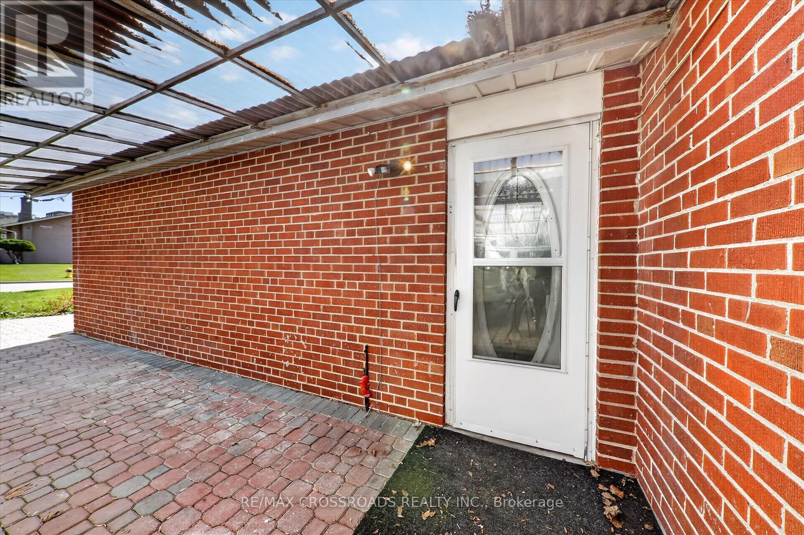 18 De Marco Boulevard, Toronto, Ontario  M6L 2W1 - Photo 5 - W13058568