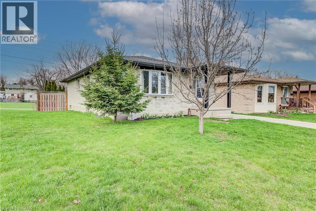 183 Dinison Crescent, Kitchener, Ontario  N2E 2S6 - Photo 3 - 40823201