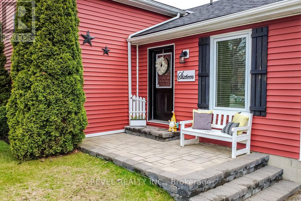 16 Sumac Crescent, Oro-Medonte, Ontario  L0K 1E0 - Photo 4 - S13065696