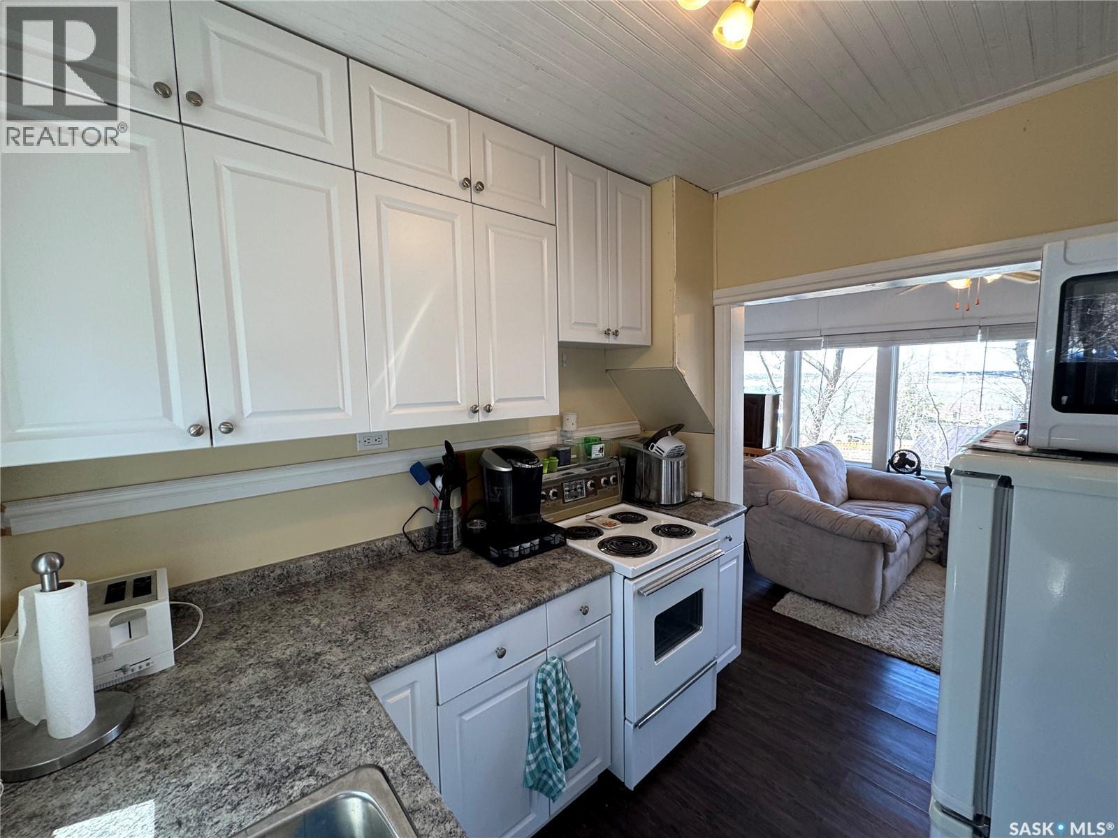 459 8th Street E, Regina Beach, Saskatchewan  S0G 4C0 - Photo 6 - SK034418