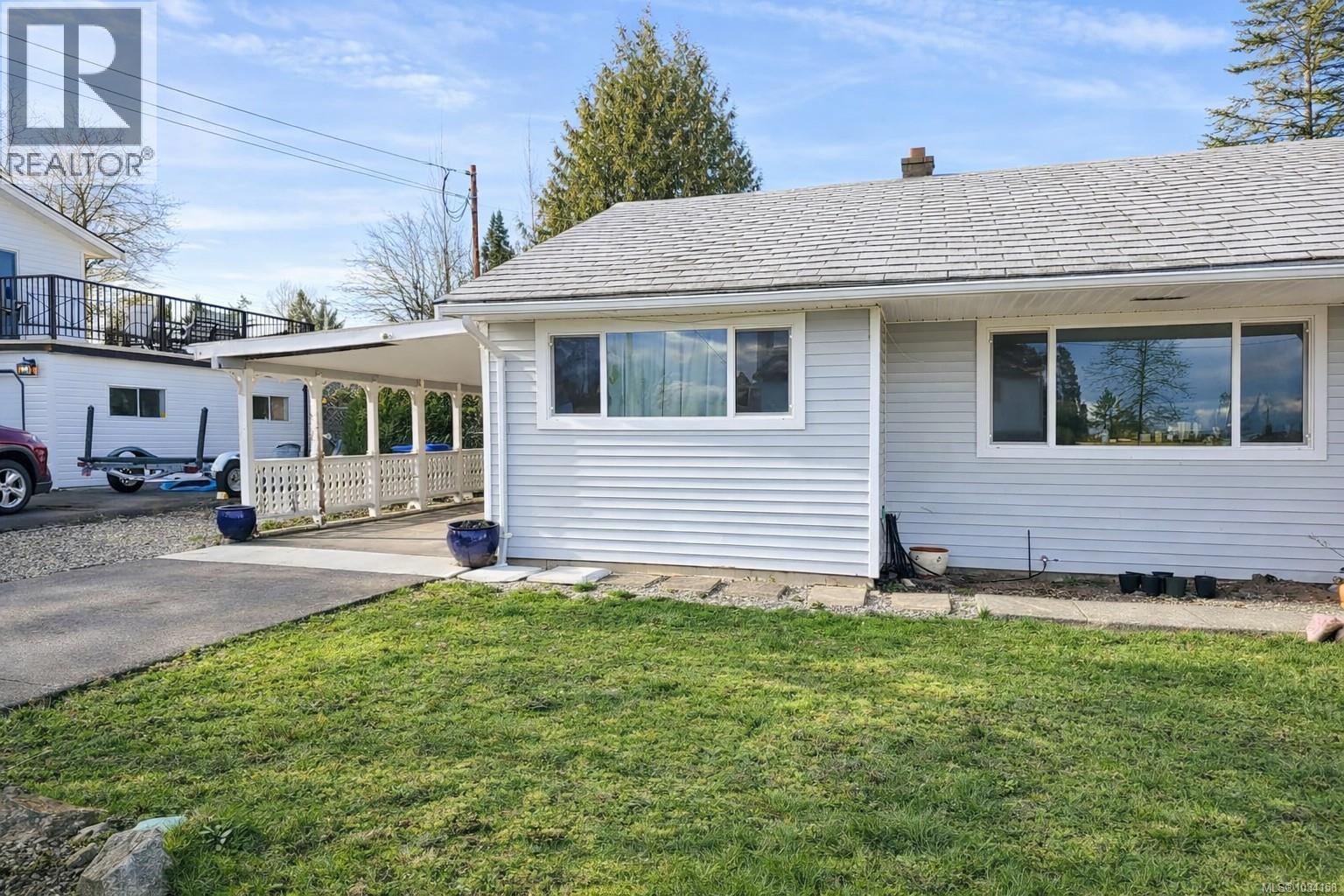 2114 McKenzie Ave, Comox, British Columbia