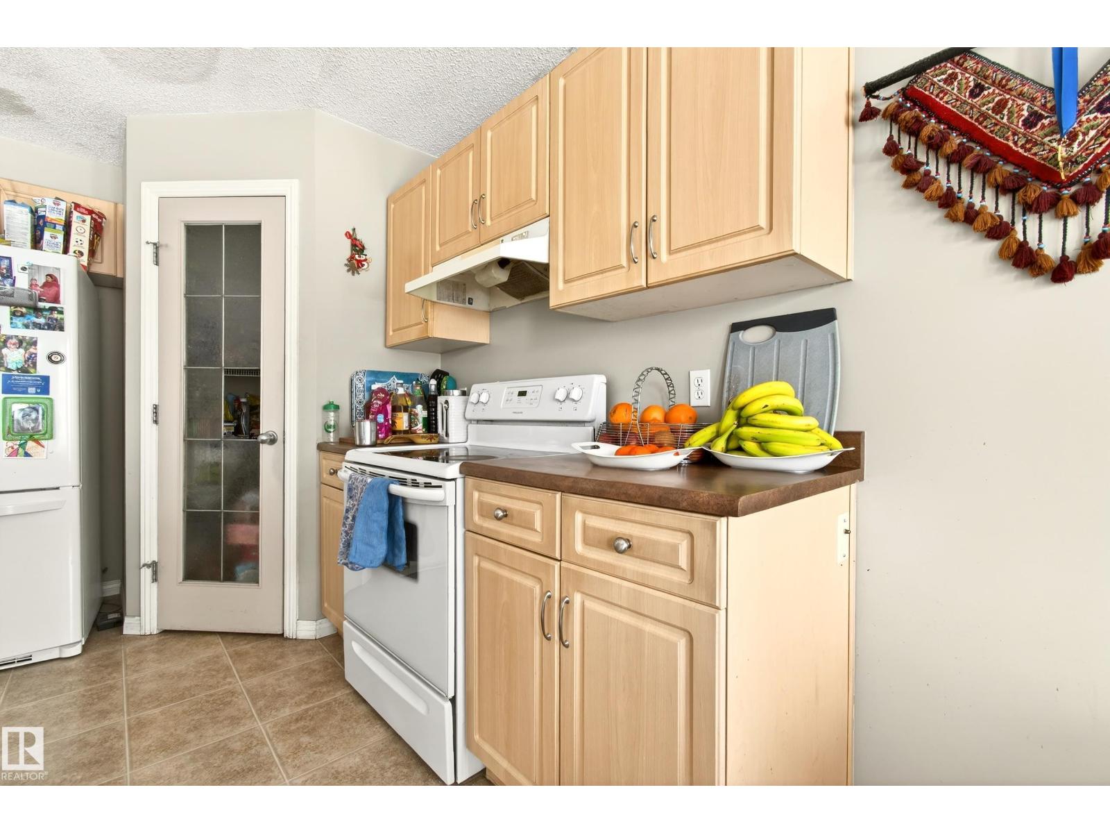 8922 5av Sw, Edmonton, Alberta  T6X 1C9 - Photo 12 - E4485012