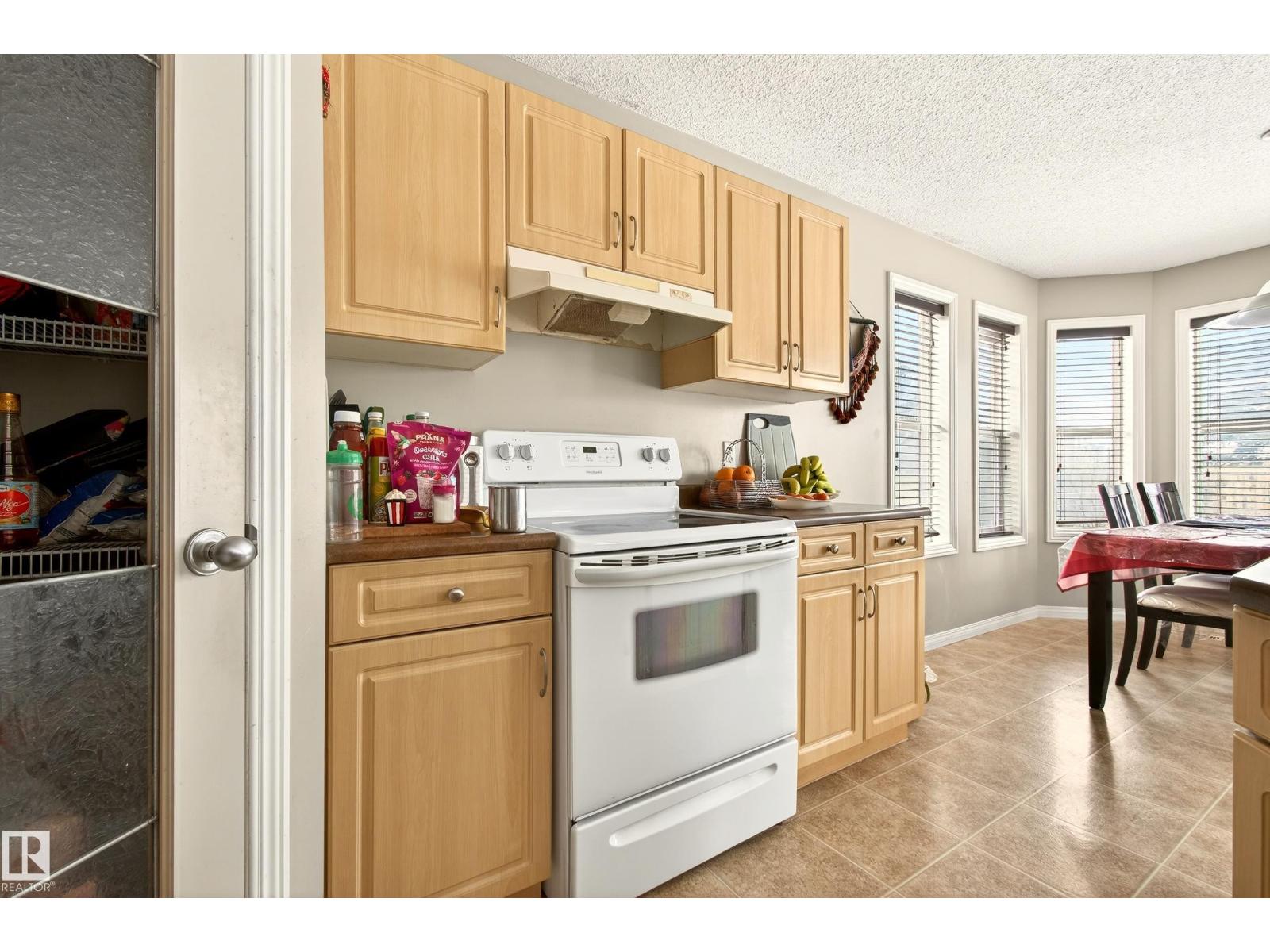 8922 5av Sw, Edmonton, Alberta  T6X 1C9 - Photo 13 - E4485012