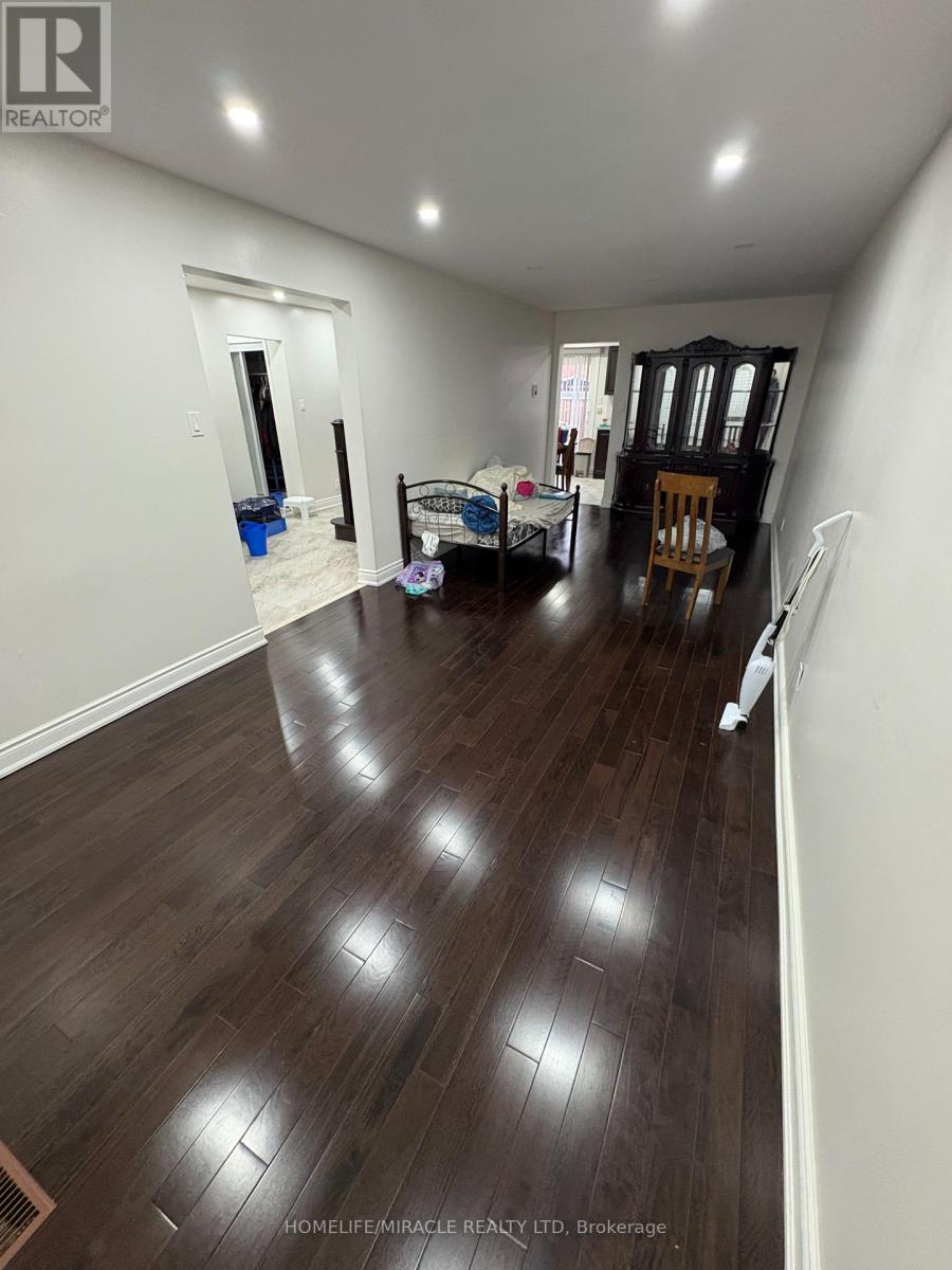 25 Barolo Road, Toronto, Ontario  M9V 4Z8 - Photo 5 - W13065648