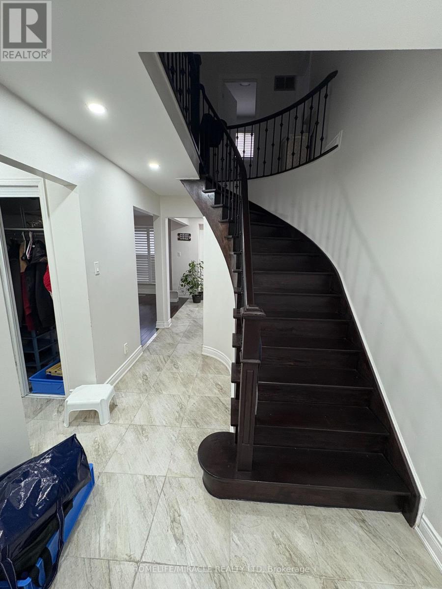 25 Barolo Road, Toronto, Ontario  M9V 4Z8 - Photo 6 - W13065648