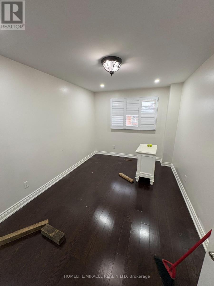 25 Barolo Road, Toronto, Ontario  M9V 4Z8 - Photo 8 - W13065648
