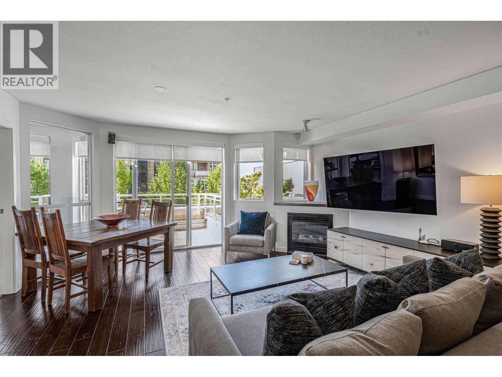 207 122 E 3RD STREET, north vancouver, British Columbia