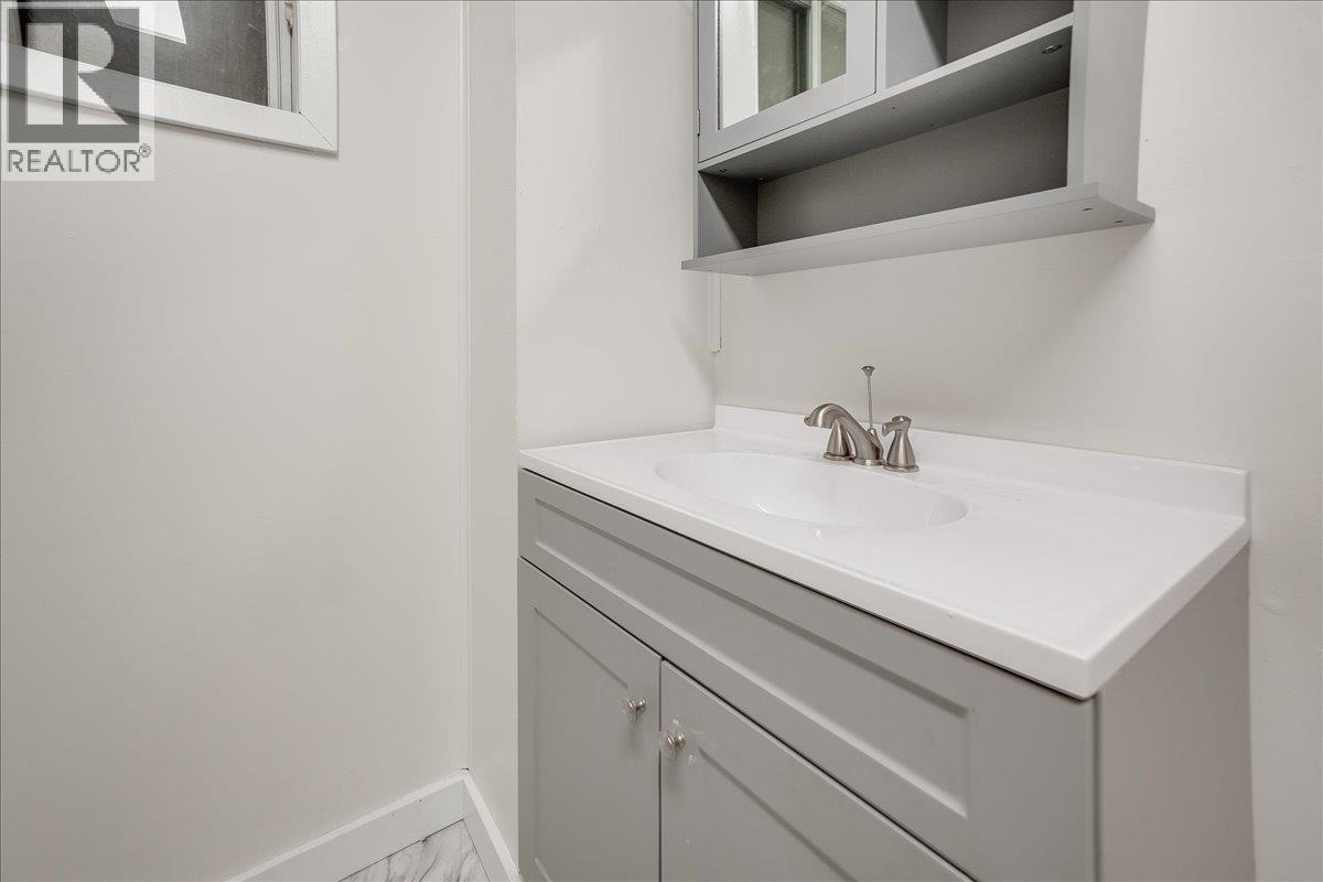 1004 Stanley Street, Nelson, British Columbia  V1L 1P2 - Photo 37 - 10385091