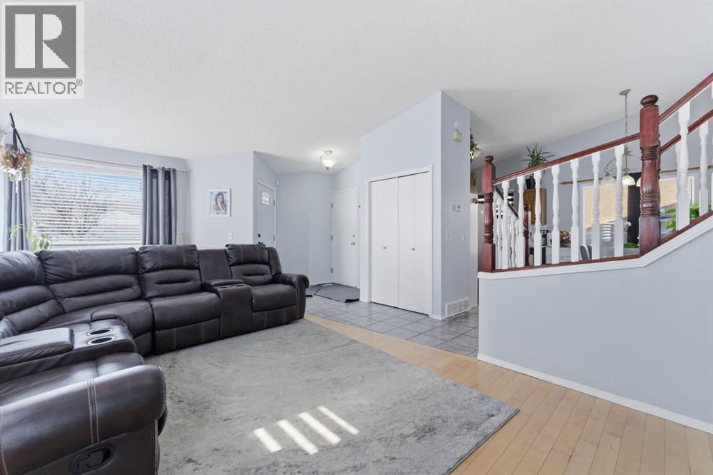20 Applewood Way Se, Calgary, Alberta  T2A 7M8 - Photo 4 - A2303683