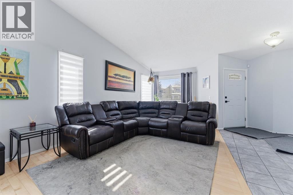 20 Applewood Way Se, Calgary, Alberta  T2A 7M8 - Photo 3 - A2303683