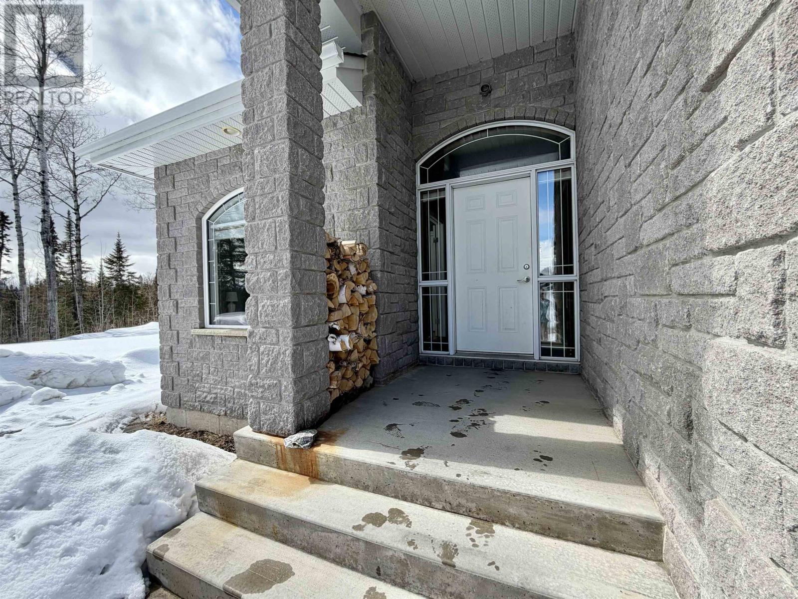 3095 Alice Ave, Thunder Bay, Ontario  P7G 1X4 - Photo 4 - TB2600685