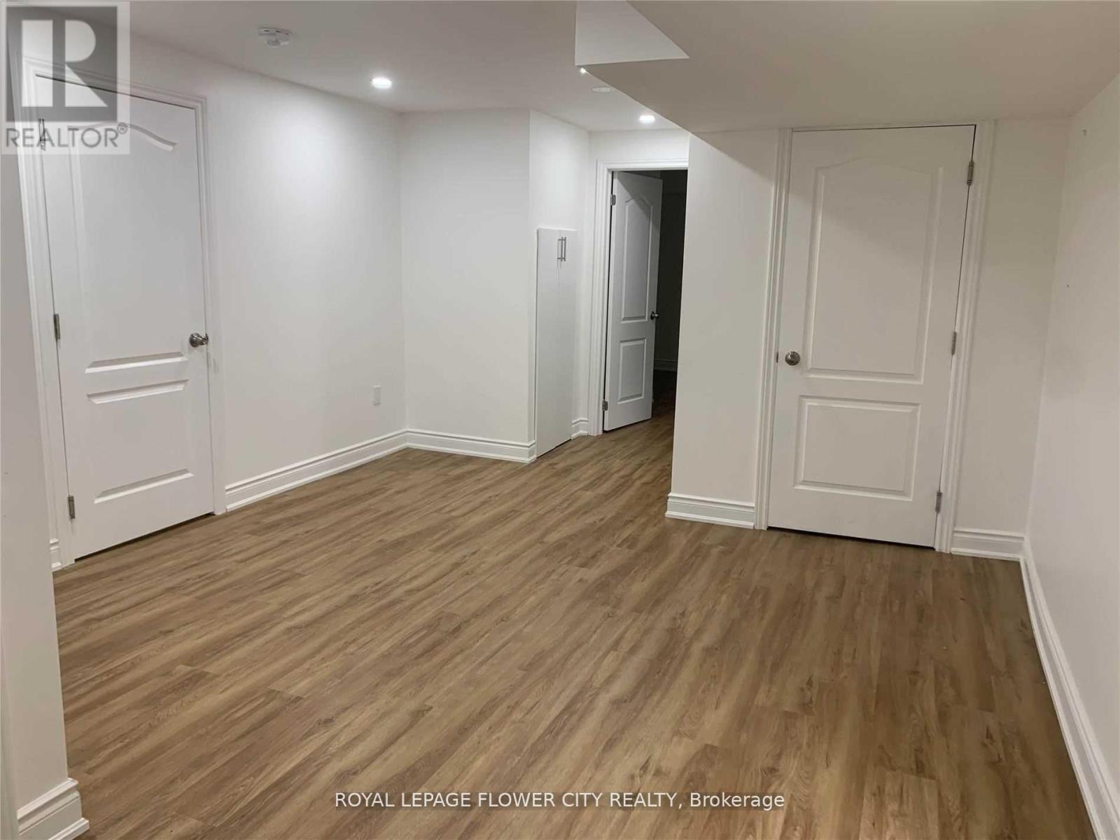 Legal Basement - 7227 Para Place, Mississauga, Ontario  L5W 1K4 - Photo 10 - W12986978