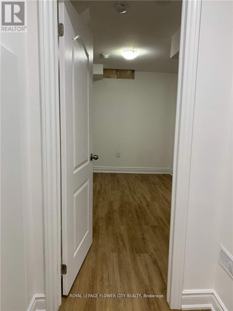 Legal Basement - 7227 Para Place, Mississauga, Ontario  L5W 1K4 - Photo 11 - W12986978